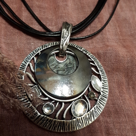 Neclace - Picture 2 of 3